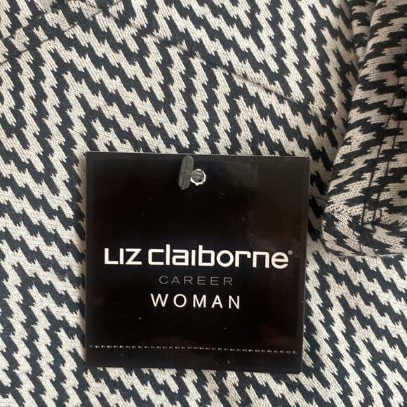 Liz Claiborne Short Sleeve Asymmetrical Top - Picture 6 of 7